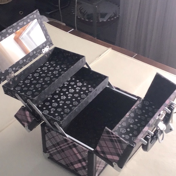 Caboodles carrying case - Picture 2 of 12